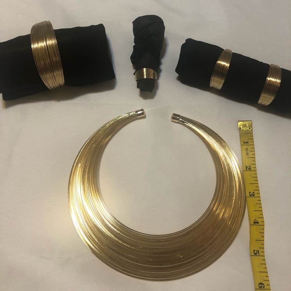 Elegant Gold Jewelry Set NWOT - Picture 2 of 3